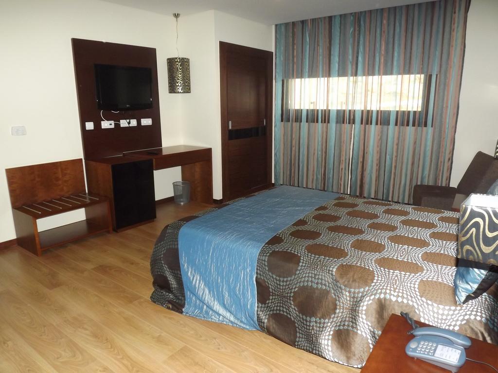 Hotel Do Vale Aguiar da Beira Bagian luar foto