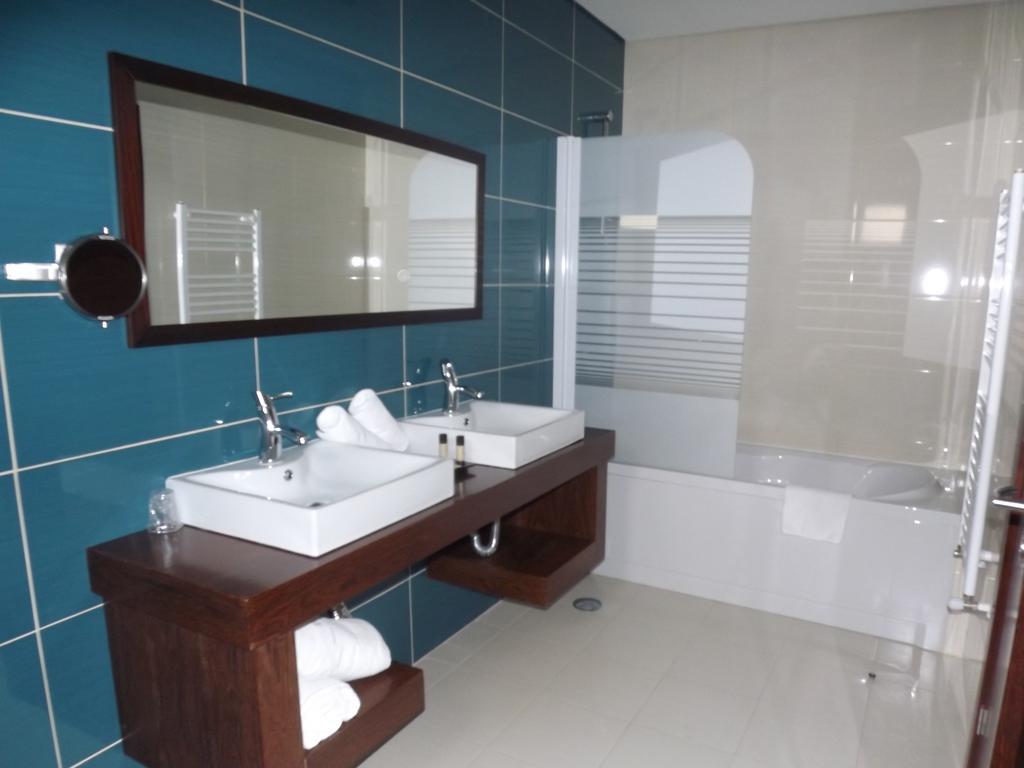 Hotel Do Vale Aguiar da Beira Bagian luar foto