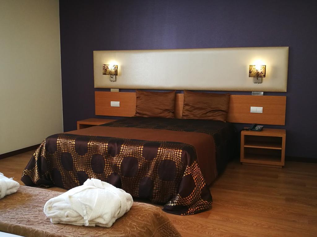 Hotel Do Vale Aguiar da Beira Bagian luar foto