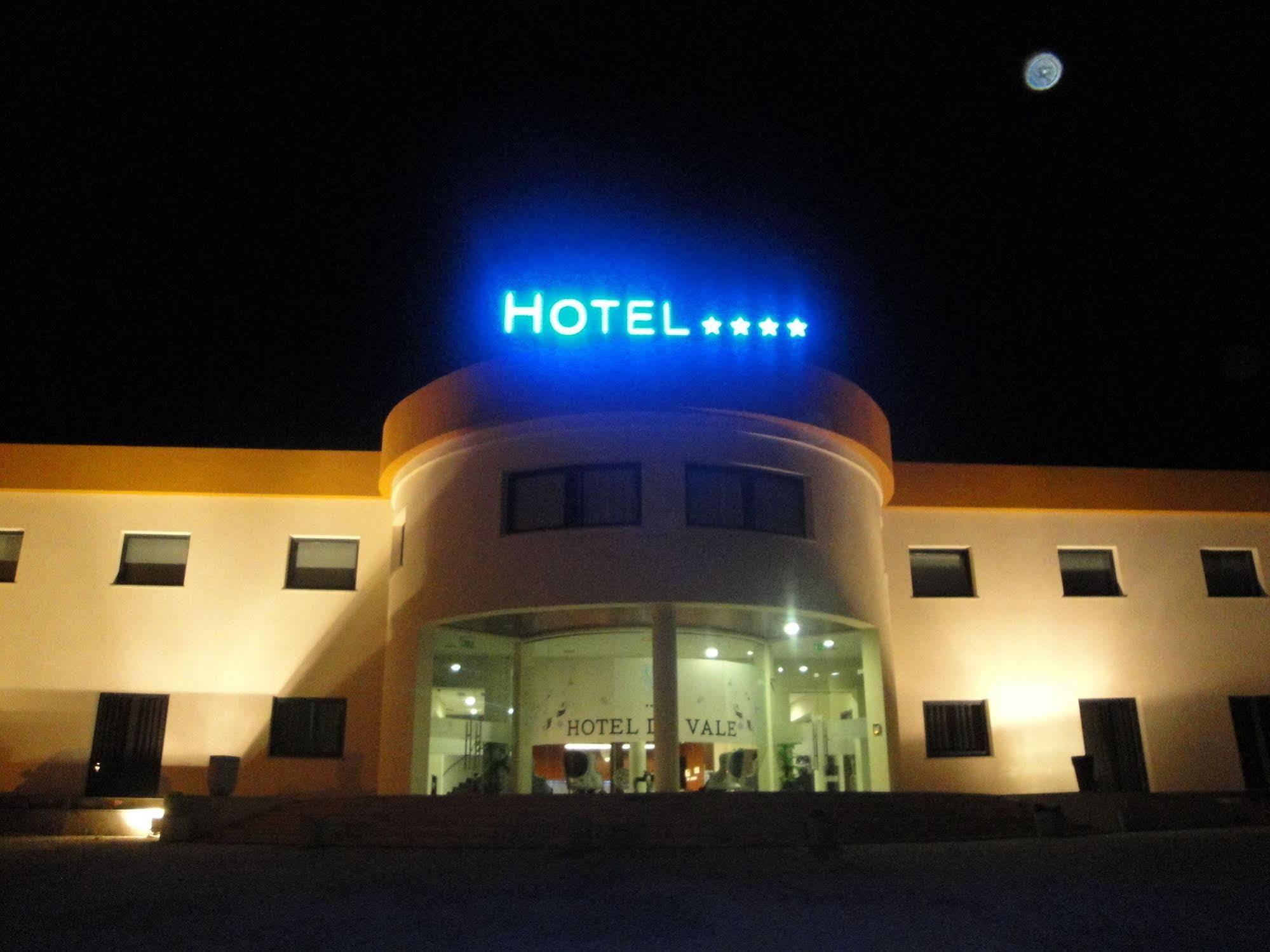 Hotel Do Vale Aguiar da Beira Bagian luar foto