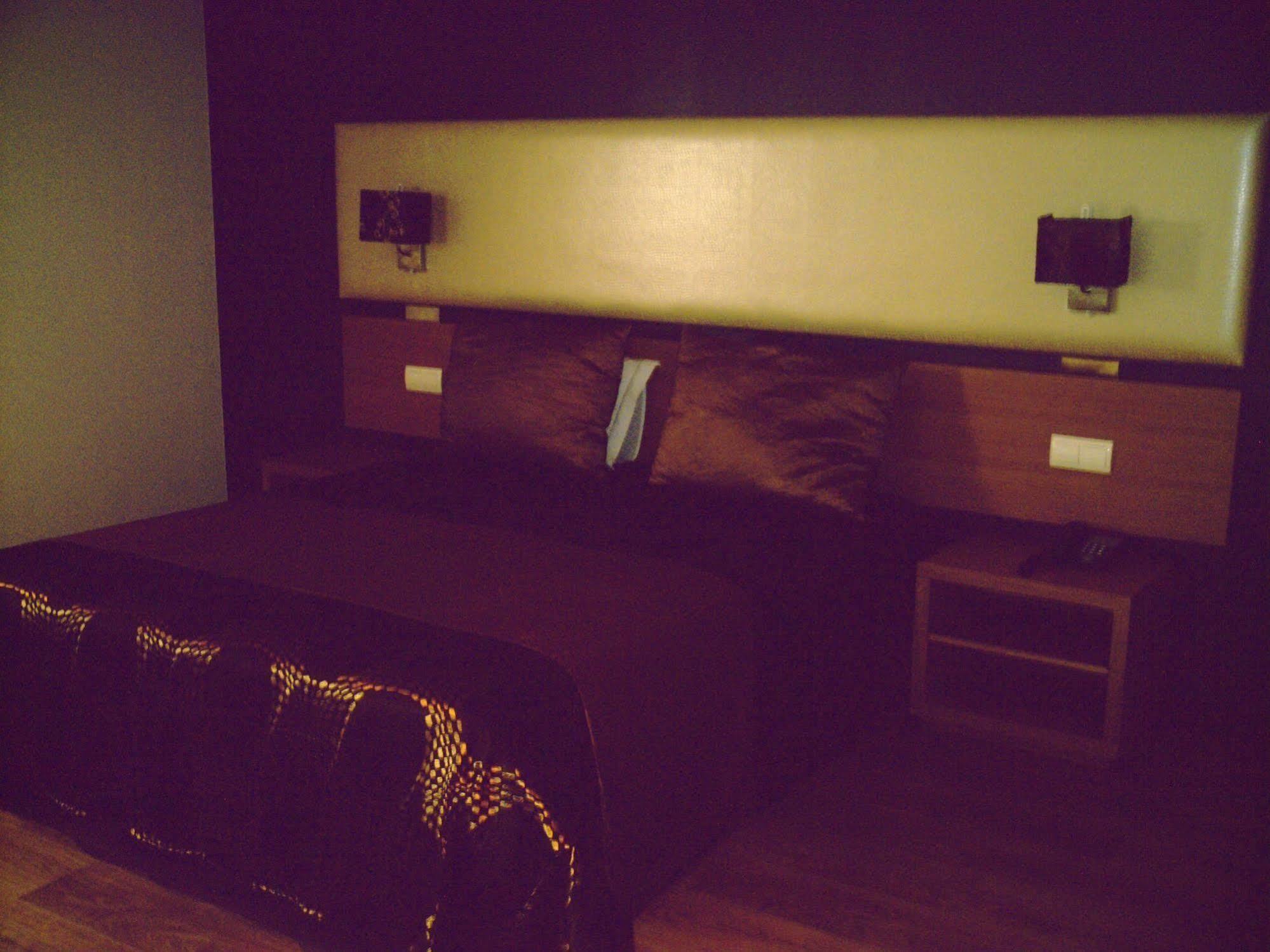 Hotel Do Vale Aguiar da Beira Bagian luar foto