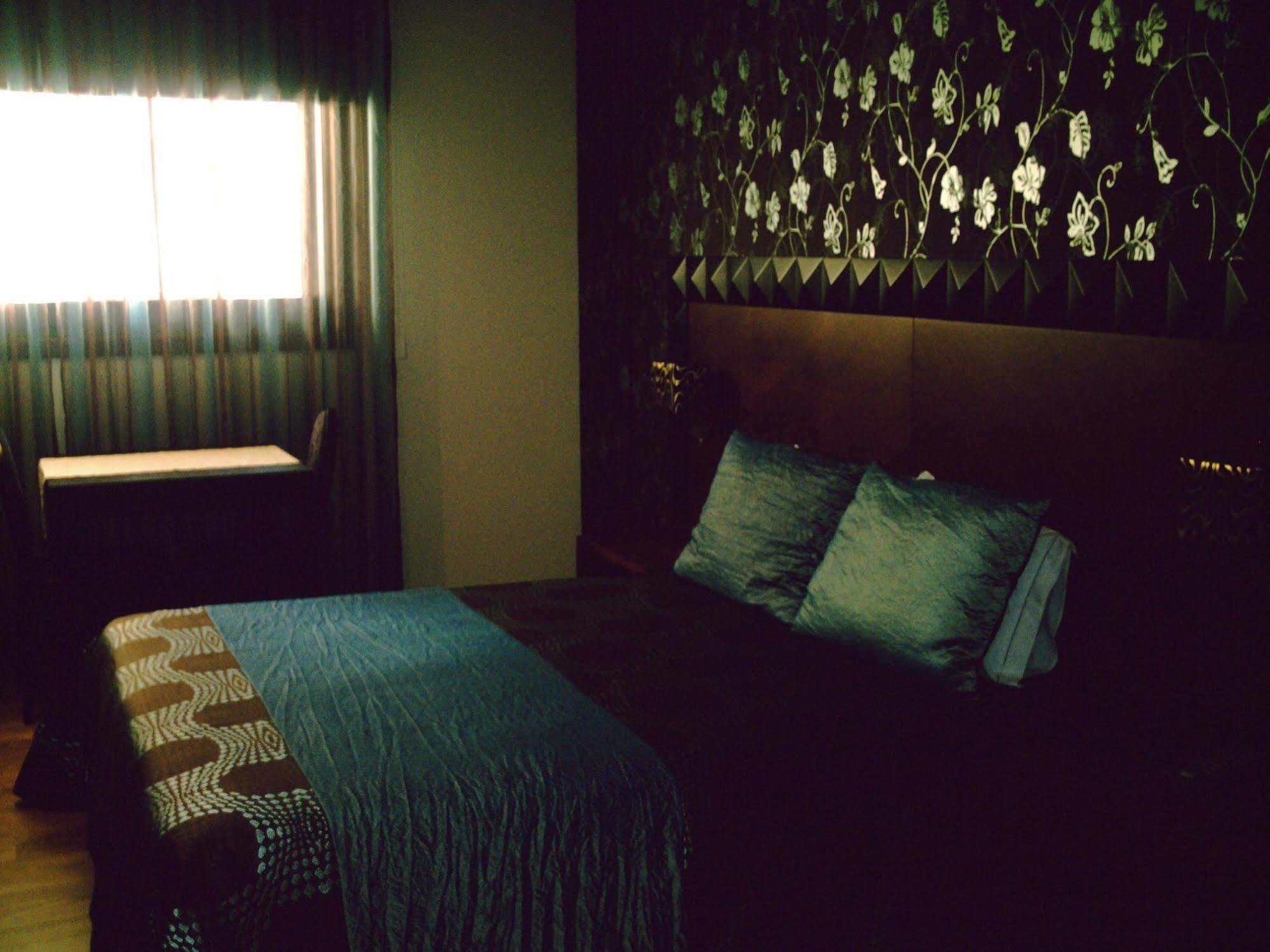 Hotel Do Vale Aguiar da Beira Bagian luar foto